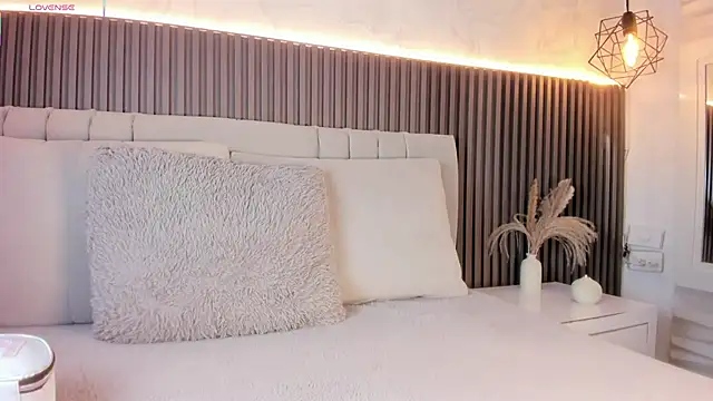 Snapshot of SHANONCLARK chatting on 20, 11, 2025 SHANONCLARK online show from 20, 11, 2025