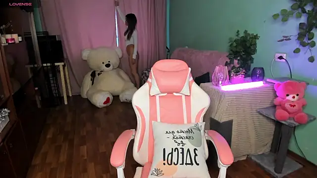 Snapshot of Queen_baby chatting on 21, 10, 2025 Queen baby online show from 21, 10, 2025