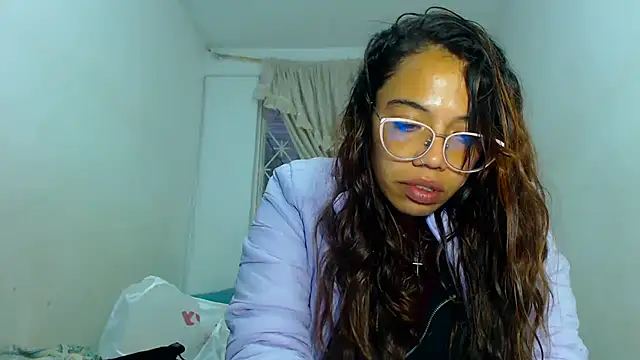 AmaraRoberts420 online show from 7, 12, 2024