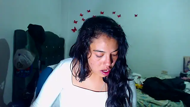 AmaraRoberts420 online show from 5, 12, 2025