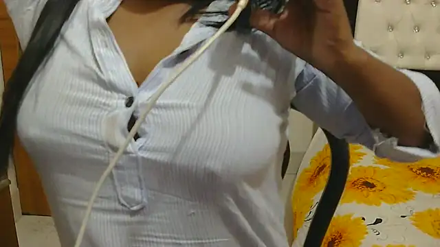 Snapshot of esita_1212 chatting on 26, 10, 2025 esita 1212 online show from 26, 10, 2025