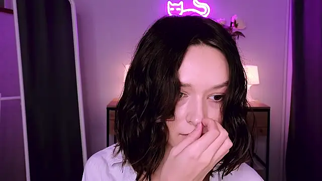 Snapshot of VivianLy_ chatting on 2, 2, 2025 VivianLy online show from 2, 2, 2025