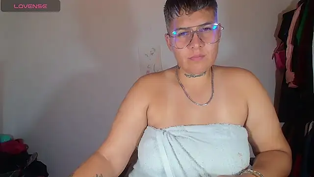 Snapshot of Yessi_rousse chatting on 8, 11, 2025 Yessi rousse online show from 8, 11, 2025