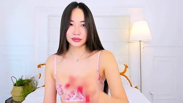 NaomiYuu online show from 6, 2, 2026