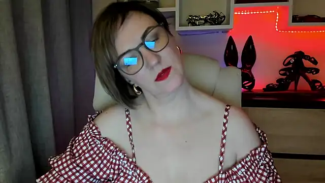 feliziaDesire online show from 5, 12, 2025