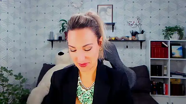 Snapshot of MillaXQueen chatting on 25, 10, 2025 MillaXQueen online show from 25, 10, 2025