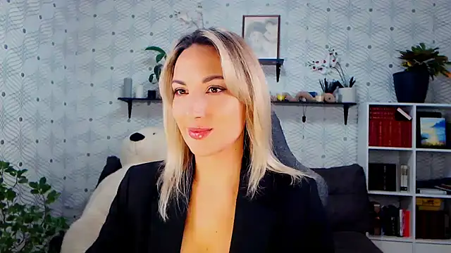 Snapshot of MillaXQueen chatting on 11, 11, 2025 MillaXQueen online show from 11, 11, 2025