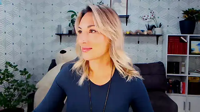 Snapshot of MillaXQueen chatting on 16, 11, 2025 MillaXQueen online show from 16, 11, 2025