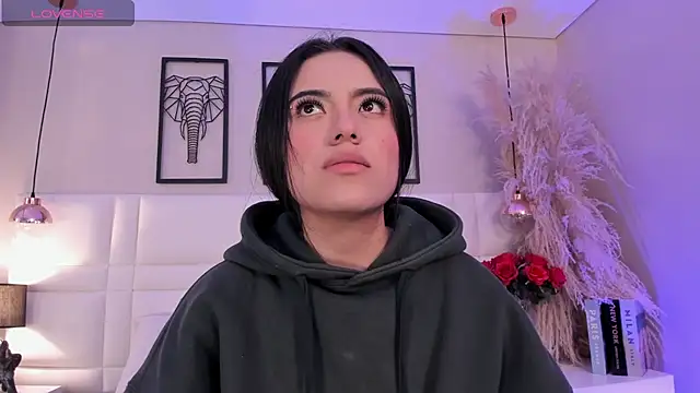 Snapshot of Rebeca_jones chatting on 11, 11, 2025 Rebeca jones online show from 11, 11, 2025