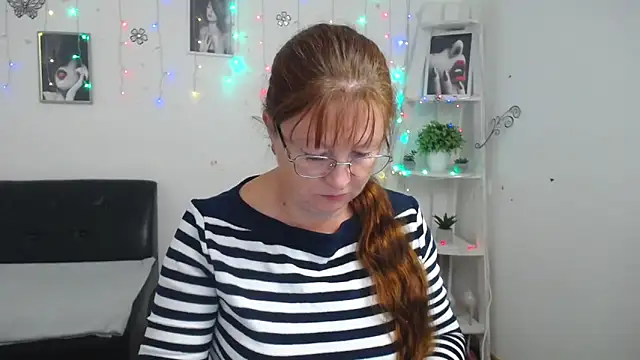 Snapshot of VanessaHotts chatting on 13, 10, 2025 VanessaHotts online show from 13, 10, 2025