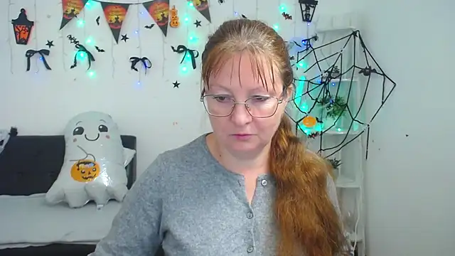 Snapshot of VanessaHotts chatting on 18, 10, 2025 VanessaHotts online show from 18, 10, 2025