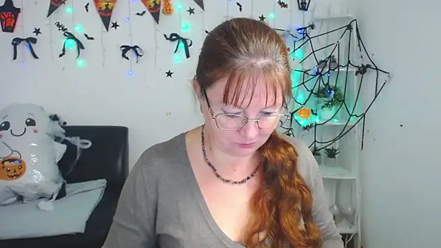 Snapshot of VanessaHotts chatting on 3, 11, 2025 VanessaHotts online show from 3, 11, 2025