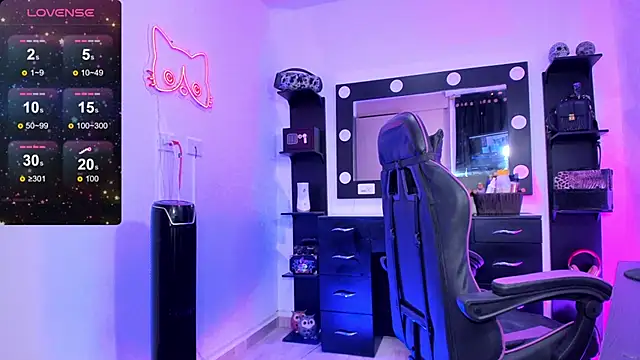 Snapshot of miss_kitty chatting on 15, 10, 2025 miss kitty online show from 15, 10, 2025