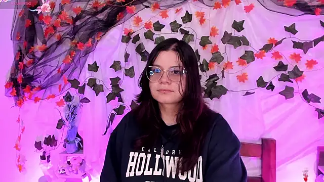 Snapshot of Mey_moon chatting on 8, 2, 2025 Mey moon online show from 8, 2, 2025