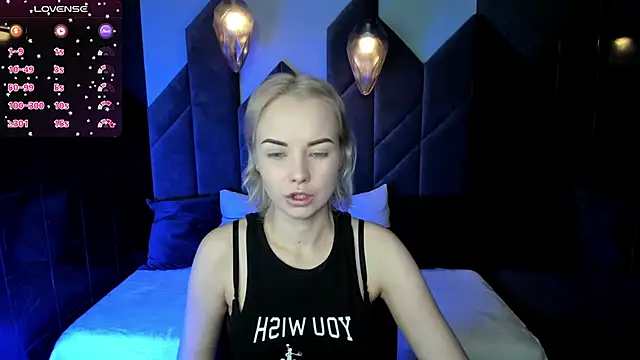 Snapshot of StephanieSweety chatting on 3, 2, 2025 StephanieSweety online show from 3, 2, 2025