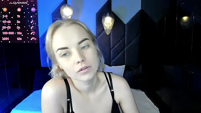 Snapshot of StephanieSweety chatting on 24, 2, 2025 StephanieSweety online show from 24, 2, 2025