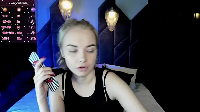 Snapshot of StephanieSweety chatting on 2, 3, 2025 StephanieSweety online show from 2, 3, 2025