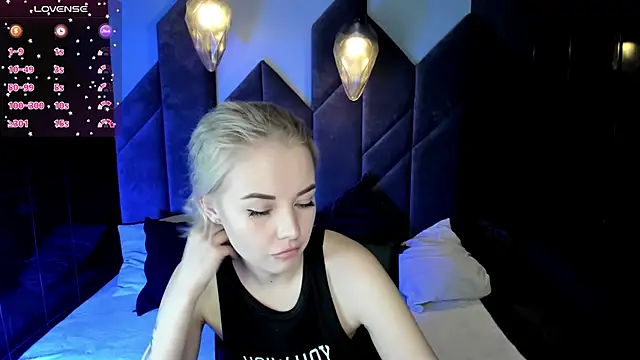 Snapshot of StephanieSweety chatting on 2, 3, 2025 StephanieSweety online show from 2, 3, 2025