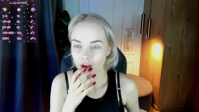 Snapshot of StephanieSweety chatting on 7, 3, 2025 StephanieSweety online show from 7, 3, 2025