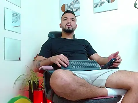 Snapshot of mathew_vidal1 chatting on 9, 11, 2025 mathew vidal1 online show from 9, 11, 2025