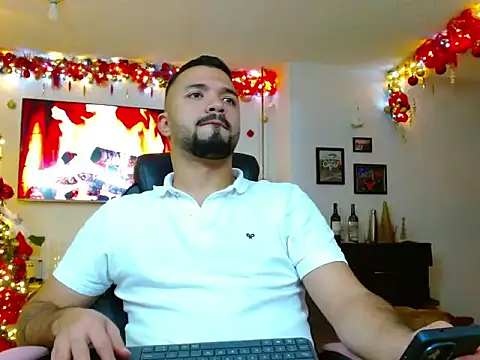 Snapshot of mathew_vidal1 chatting on 11, 11, 2025 mathew vidal1 online show from 11, 11, 2025