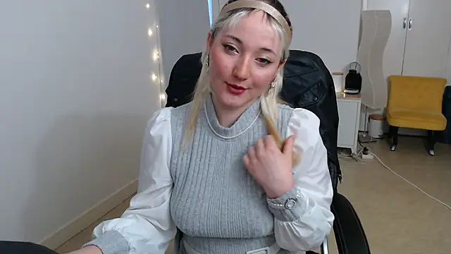 Crystal-dreamt online show from 15, 10, 2025