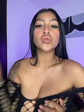 Snapshot of meganjames1 chatting on 6, 11, 2025 meganjames1 online show from 6, 11, 2025