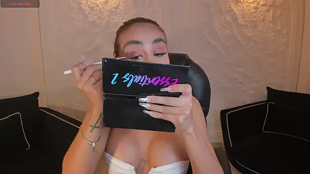 DannaCruz online show from 23, 11, 2025