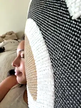 Snapshot of Natur4lBeautyb33 chatting on 21, 10, 2025 Natur4lBeautyb33 online show from 21, 10, 2025