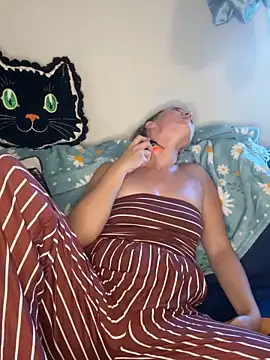 Snapshot of SkyelarSommer chatting on 16, 10, 2025 SkyelarSommer online show from 16, 10, 2025