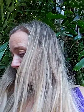 Snapshot of SkyelarSommer chatting on 18, 10, 2025 SkyelarSommer online show from 18, 10, 2025