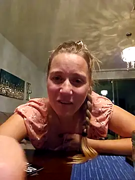 Snapshot of SkyelarSommer chatting on 30, 10, 2025 SkyelarSommer online show from 30, 10, 2025