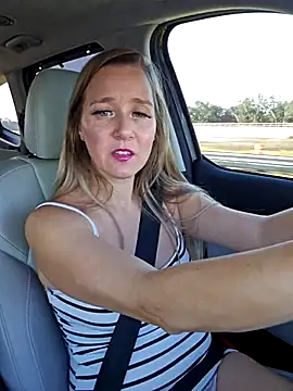 Snapshot of SkyelarSommer chatting on 10, 11, 2025 SkyelarSommer online show from 10, 11, 2025