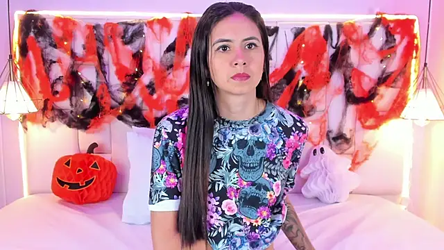 SarahSophia  online show from 10, 10, 2025