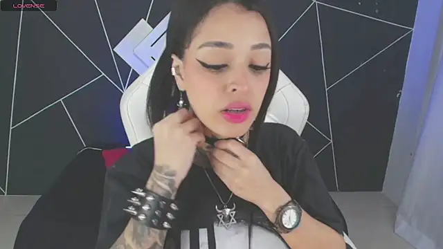 Snapshot of farichell chatting on 6, 11, 2025 farichell online show from 6, 11, 2025