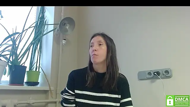 Snapshot of Sophi_Cute chatting on 28, 10, 2025 Sophi Cute online show from 28, 10, 2025