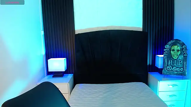 alicia moom online show from 31, 10, 2025