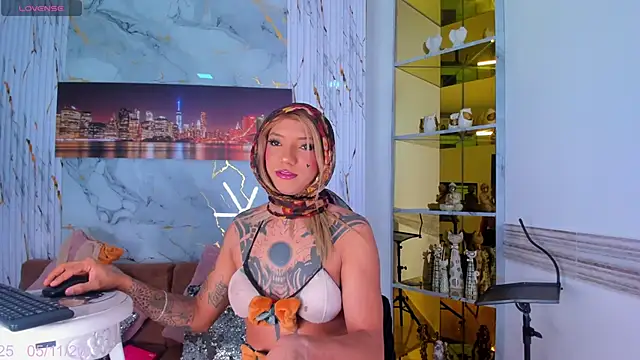 Snapshot of EmmaHills_Sex chatting on 5, 11, 2025 EmmaHills Sex online show from 5, 11, 2025