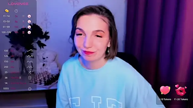 KindHazelHere  online show from 4, 11, 2025