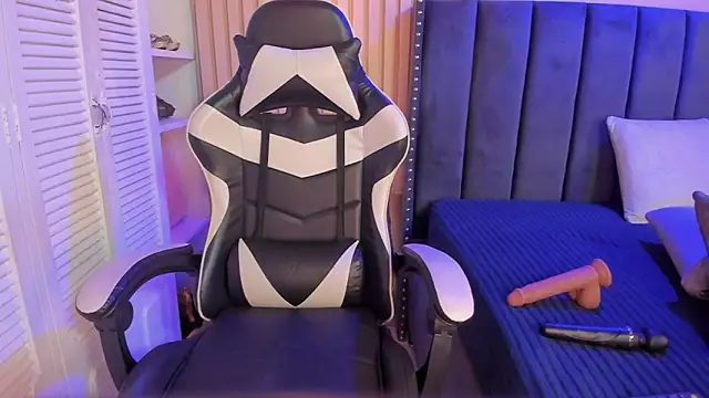 ashlye miller  online show from 23, 12, 2025