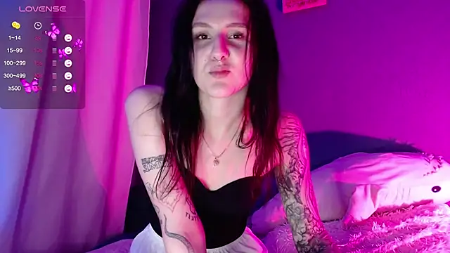 NiaEllis online show from 10, 10, 2025