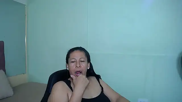 mature martina online show from 26, 2, 2025