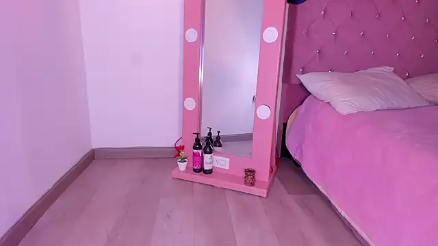 isa red hair online show from 8, 2, 2025