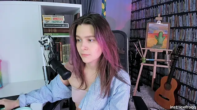 Snapshot of icefroqq chatting on 4, 12, 2024 icefroqq online show from 4, 12, 2024