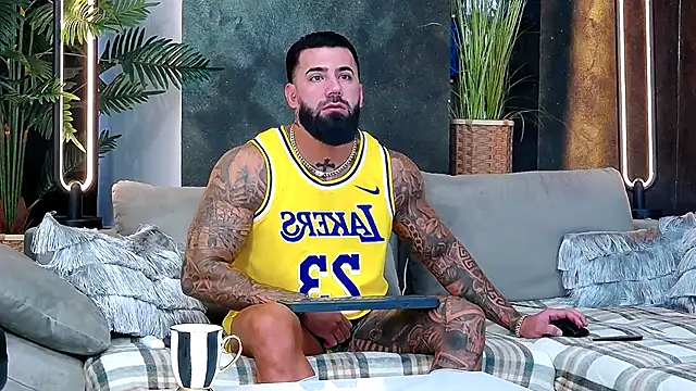 Snapshot of masterkingofmusclee chatting on 10, 11, 2025 masterkingofmusclee online show from 10, 11, 2025