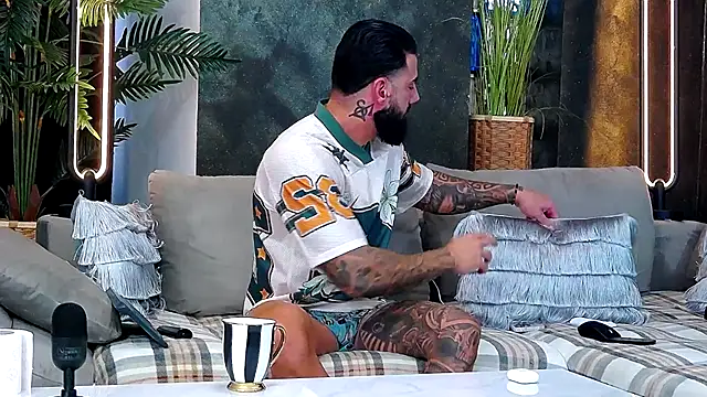 Snapshot of masterkingofmusclee chatting on 12, 11, 2025 masterkingofmusclee online show from 12, 11, 2025