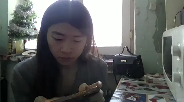 CarlyJoy online show from 13, 1, 2025