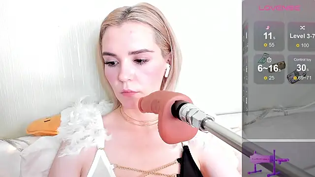 Kaya Devis online show from 9, 3, 2025