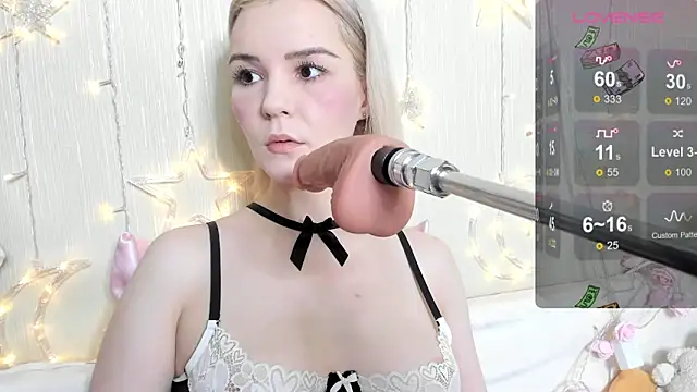 Kaya Devis online show from 8, 11, 2025