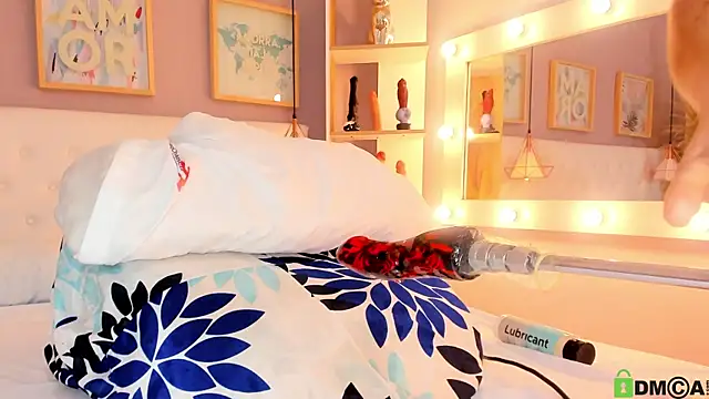 julyanna  online show from 16, 10, 2025